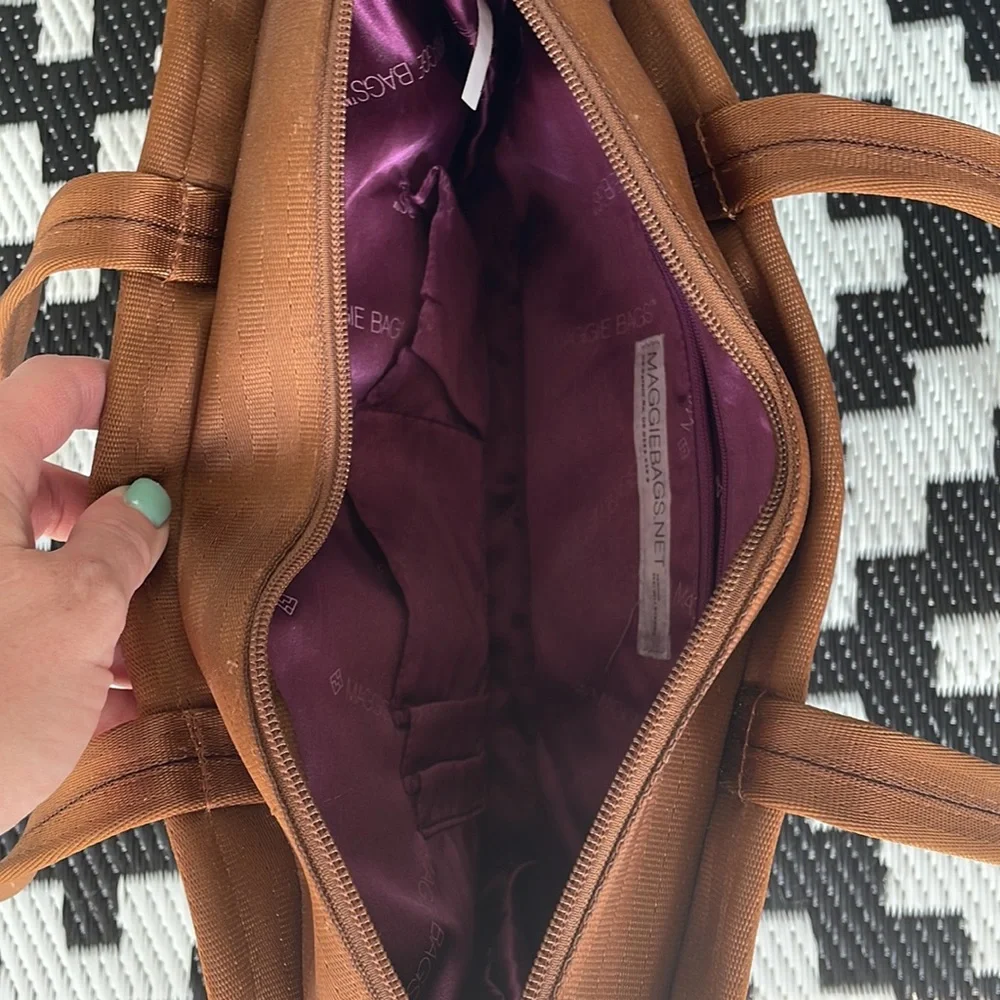 MAGGIE BAGS Recycled Seatbelt Purse - Original - Picture 4 of 4